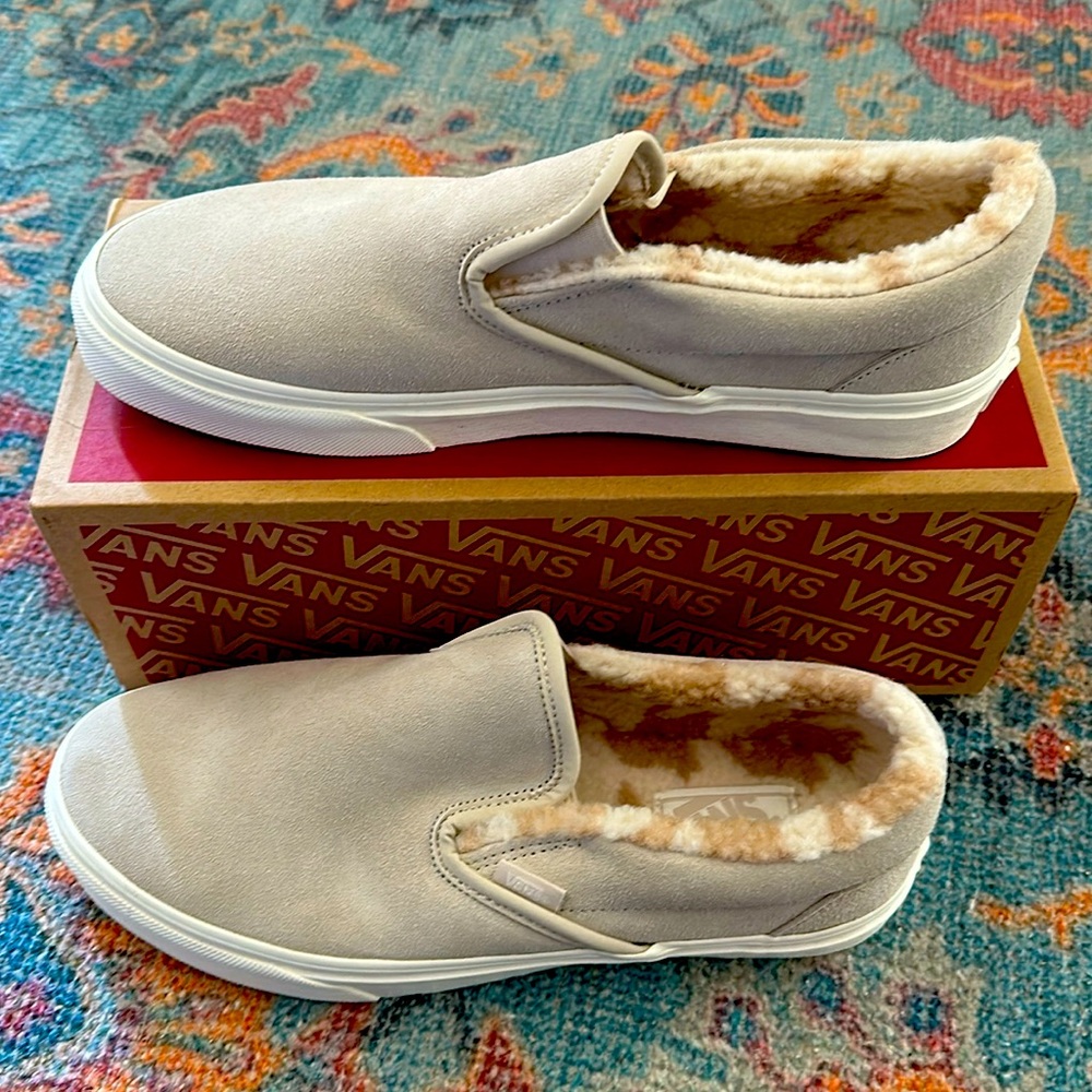 Vans Men’s Classic Slip-On
Cozy Hug French Oak
VN000BVZBLL
Sneakers